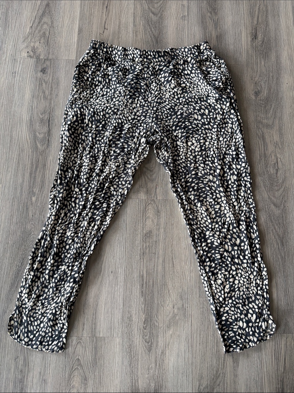 saltwater LUXE Black & Cream Abstract Print Capri pants